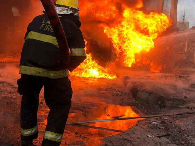 LAGOS: 2-storey building burns